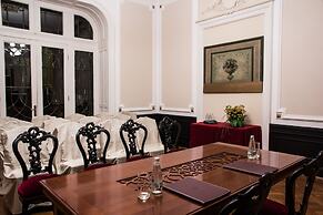 Grand Boutique Hotel