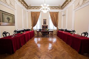 Grand Boutique Hotel