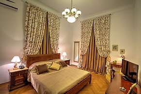 Grand Boutique Hotel