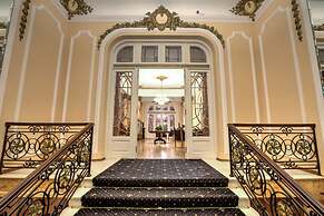 Grand Boutique Hotel