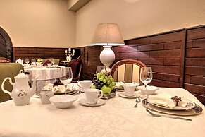 Grand Boutique Hotel