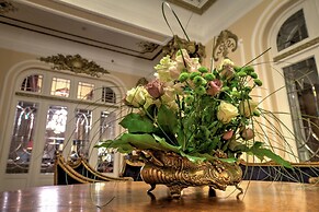 Grand Boutique Hotel