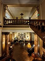 Grand Boutique Hotel