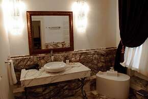 Grand Boutique Hotel