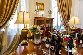 Grand Boutique Hotel