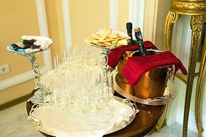 Grand Boutique Hotel