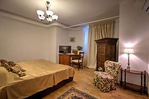 Grand Boutique Hotel