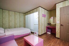 Apple House Mini Hotel