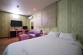 Apple House Mini Hotel