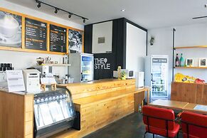 The Style Capsule Guesthouse - Hostel