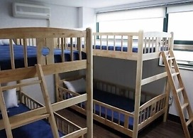 The Style Capsule Guesthouse - Hostel