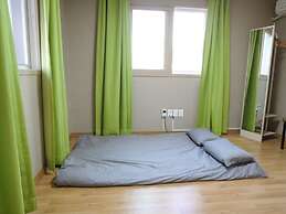 The Style Capsule Guesthouse - Hostel