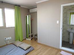 The Style Capsule Guesthouse - Hostel