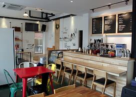 The Style Capsule Guesthouse - Hostel