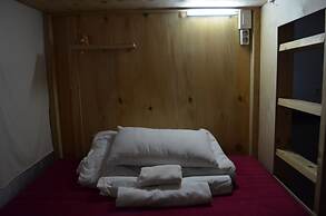 The Style Capsule Guesthouse - Hostel