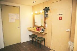 The Style Capsule Guesthouse - Hostel