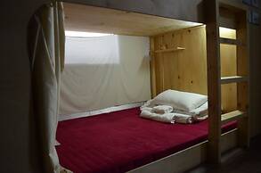 The Style Capsule Guesthouse - Hostel