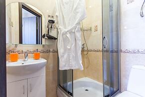 LeoHotels On Rizhskiy