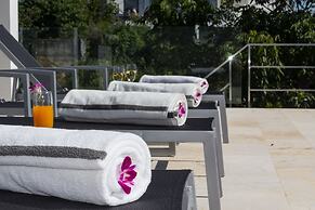 RED SKY beach view villa