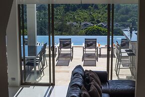 RED SKY beach view villa