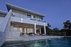 RED SKY beach view villa