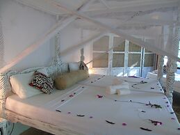 Aquarius Club International Resort