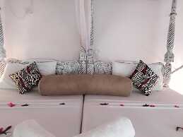 Aquarius Club International Resort