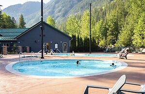 Crazy Creek Resort & Hot Pools