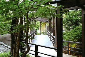 Yuraku Hotel