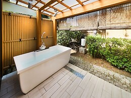 Yuraku Hotel