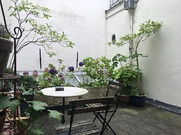 Herengracht Canal Apartment