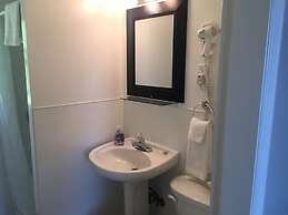 Driftwood by the Sea Inn and RV Resort