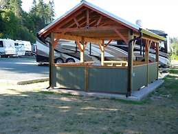 Driftwood by the Sea Inn and RV Resort