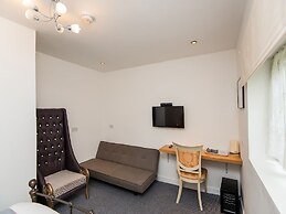 OYO Vale Lodge