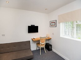 OYO Vale Lodge