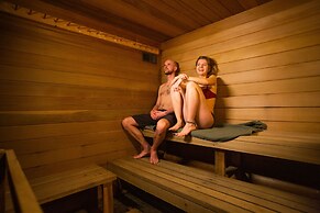 Raging Elk Adventure Lodging