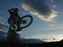 Raging Elk Adventure Lodging