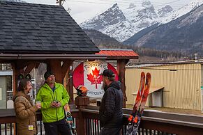 Raging Elk Adventure Lodging