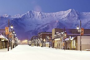 Raging Elk Adventure Lodging