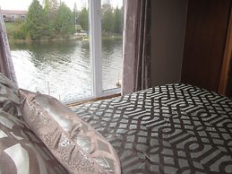 Sauble River Marina & Lodge Resort