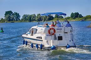 Kuhnle-Tours Hafendorf Müritz