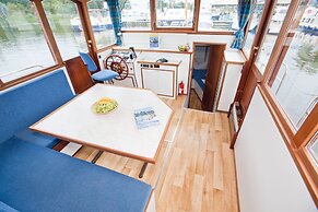 Kuhnle-Tours Hafendorf Müritz