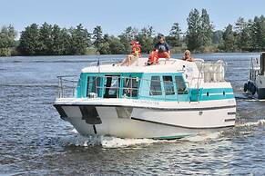 Kuhnle-Tours Hafendorf Müritz