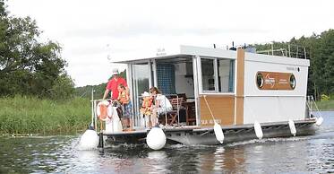 Kuhnle-Tours Hafendorf Müritz