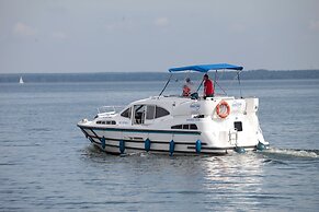 Kuhnle-Tours Hafendorf Müritz