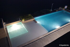 Rivermount Hotel and Resort