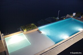 Rivermount Hotel and Resort