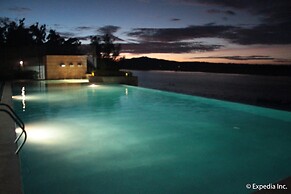 Rivermount Hotel and Resort