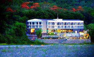 Rivermount Hotel and Resort