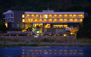 Rivermount Hotel and Resort